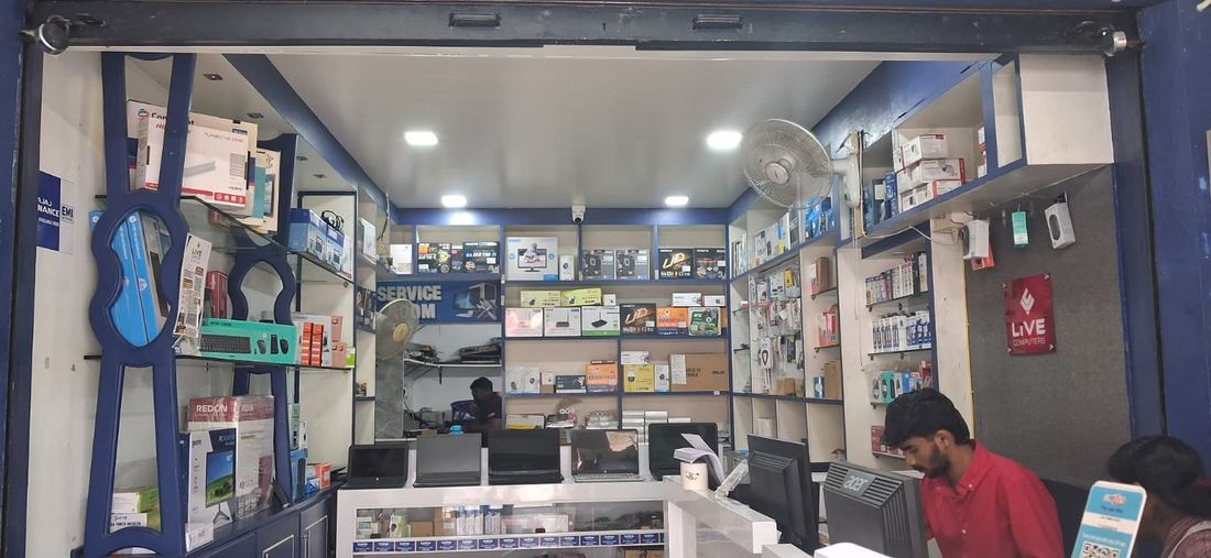 LIVE COMPUTERS shop interior, Pulpally